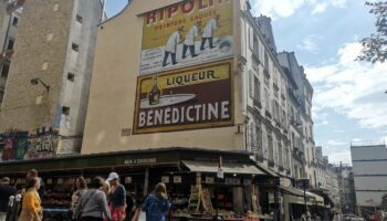 À Paris, deux publicités peintes de la rue des Martyrs restaurées douze ans après leur découverte