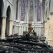 À Saint-Omer, dans les ruines de l'église incendiée