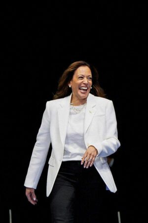 À deux mois de l’élection présidentielle, Kamala Harris prend Donald Trump à son propre jeu et mise sur l’émotion