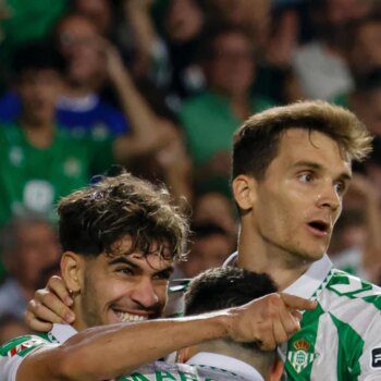 Abde acelera al Betis (2-0)