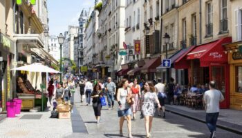 Anne Hidalgo veut limiter la vitesse des piétons dans Paris à 2km/h