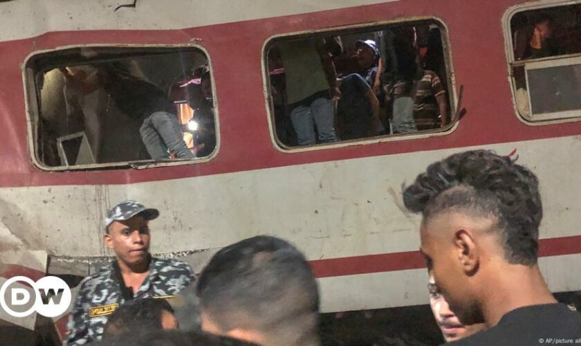 At least 2 killed in Egypt train collision