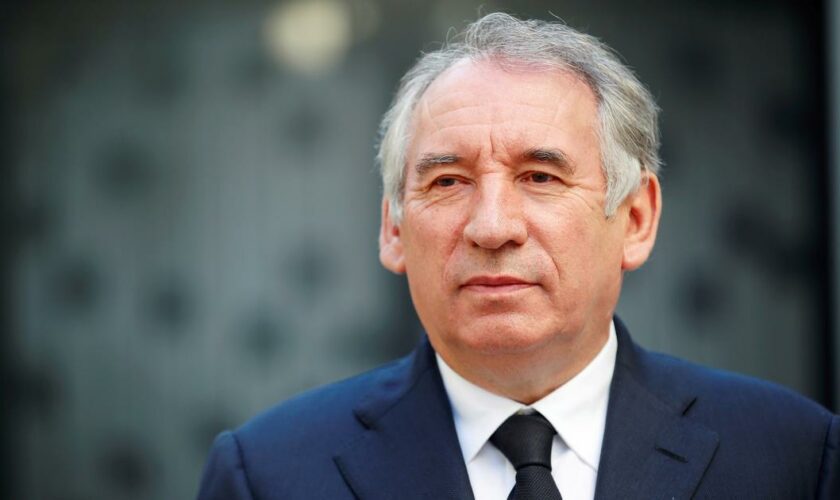 Bayrou «pour le renouvellement intégral ou quasi intégral du gouvernement»