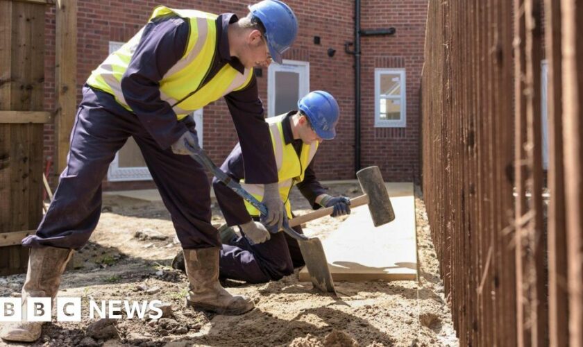 Biggest UK housing firm to build fewer homes