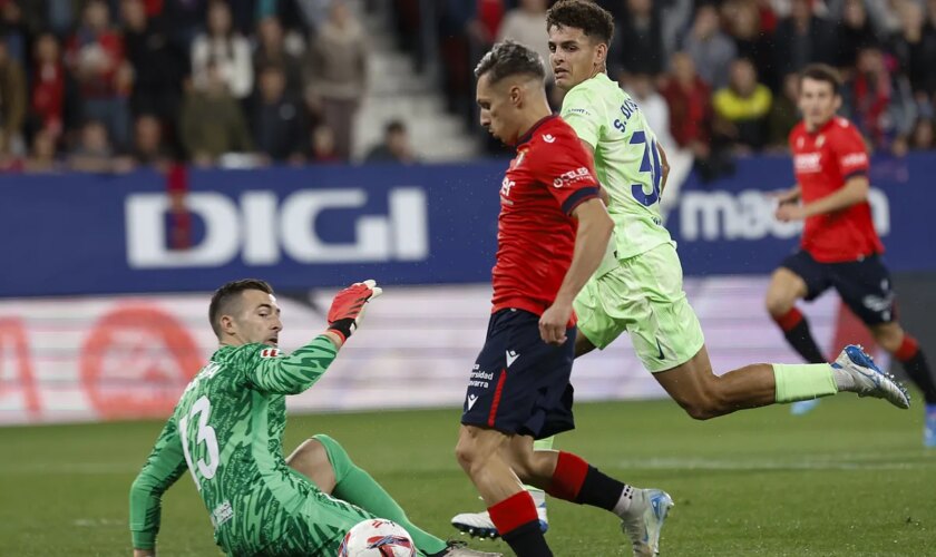 Bryan Zaragoza se ceba con el Barça en El Sadar