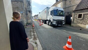 « Ça commence très tôt le matin » : dans les Yvelines, un village nécrosé par le trafic routier