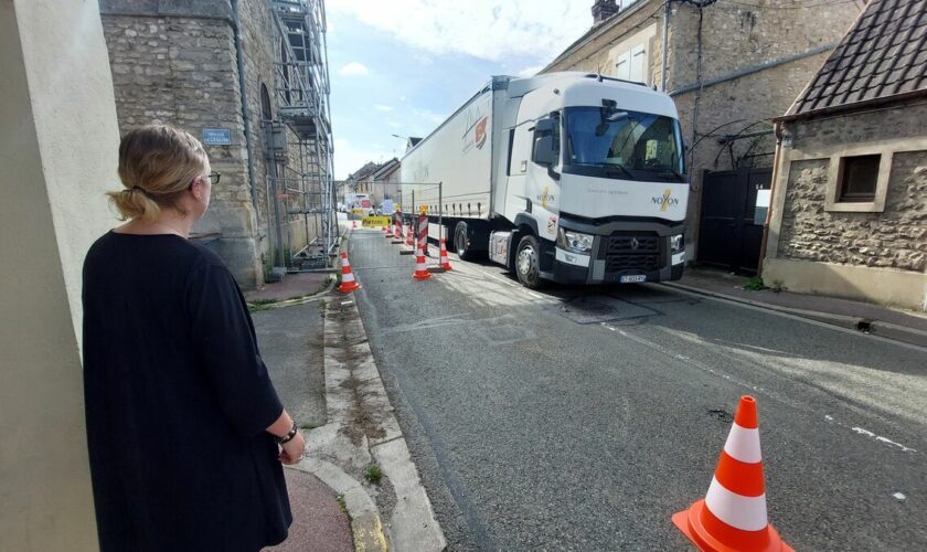 « Ça commence très tôt le matin » : dans les Yvelines, un village nécrosé par le trafic routier