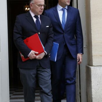 «Ça ressemble au rendez-vous du dernier calage»&nbsp;: Bernard Cazeneuve franchit une marche vers Matignon