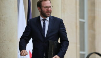 « Ce sujet est clos » : Antoine Armand confirme qu’il recevra les forces politiques représentées au Parlement