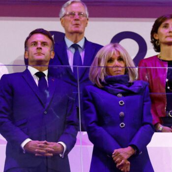 Cérémonie de clôture des Jeux paralympiques : Emmanuel Macron et Michel Barnier ensemble au Stade de France