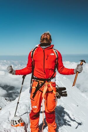 «C'était l'un de mes plus grands rêves, et je l'ai fait» : Inoxtag se confie au Figaro après son ascension de l’Everest