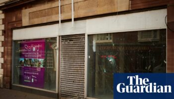 Chemist, pub and bank closures lead to 2,300 more empty UK stores, survey finds