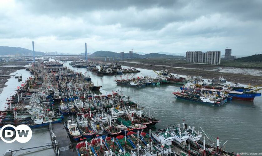 China: Typhoon Bebinca makes landfall in Shanghai