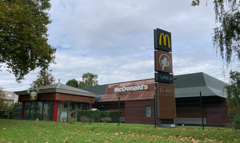 Dans le Val-d’Oise, un jeune homme de 16 ans blessé par arme blanche au McDonald’s de Gonesse