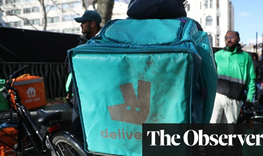 Deliveroo accused of paying drivers below agreed minimum of £12 an hour