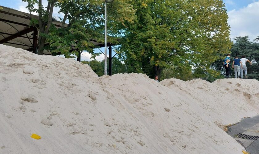 Du stade de la tour Eiffel à La Courneuve, le fabuleux destin du sable olympique