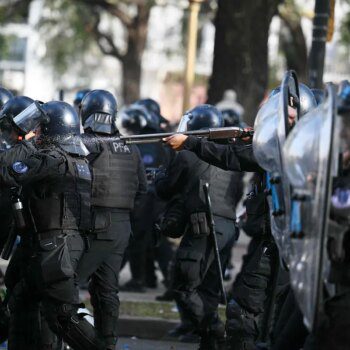 El Congreso argentino convalida el veto de Milei al aumento de las jubilaciones en medio de nuevas protestas