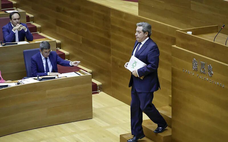 El PP de Mazón se desmarca de Vox en inmigración pero mantiene los puentes para negociar los presupuestos