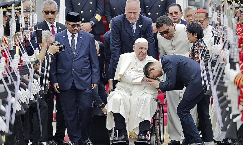 El Papa inicia su viaje más largo: 32.800 kilómetros por el sudeste asiático en siete aviones