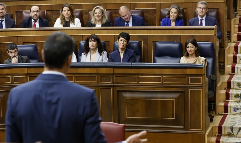 El bipartidismo avanza en España: brecha de 35 diputados de Feijóo a Sánchez mientras Díaz y Abascal se quedan sin fieles