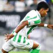 El golazo 'maradoniano' del colombiano del Betis Jhon Arcila