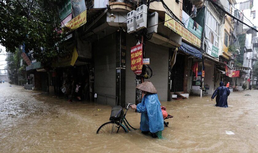 El tifón Yagi deja ya más de 226 muertos en Vietnam, donde un alud ha sepultado un pueblo entero