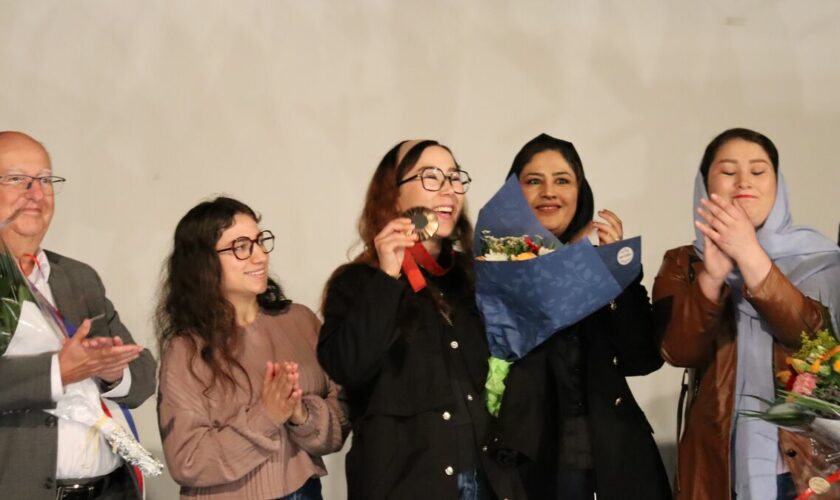 « Elle est extraordinaire » : Colombes célèbre Zakia Khudadadi, première athlète afghane médaillée aux Jeux