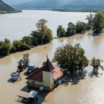 En Hongrie, la tempête Boris sort le Danube de son lit