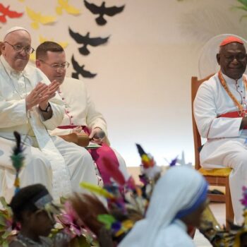 En Papouasie-Nouvelle-Guinée, le pape François appelle les «multinationales» à partager le gâteau de l'exploitation des minerais avec les pauvres