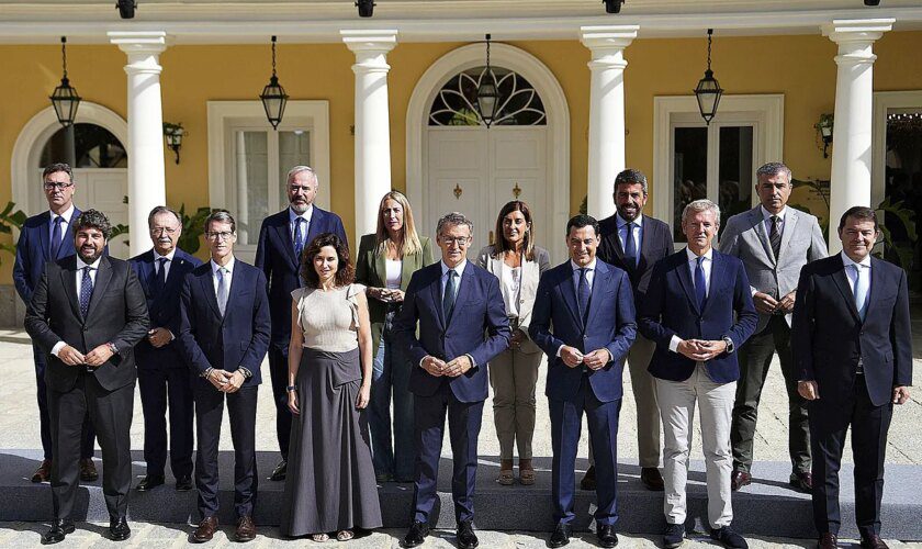 Feijóo anuncia a sus barones otra cumbre antes de final de año para apuntalar el frente común contra el cupo catalán