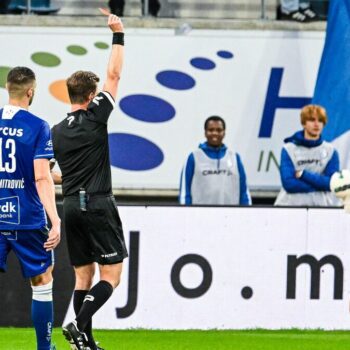 Football : exclu en 15 secondes… Le drôle de match d’un joueur de Malines