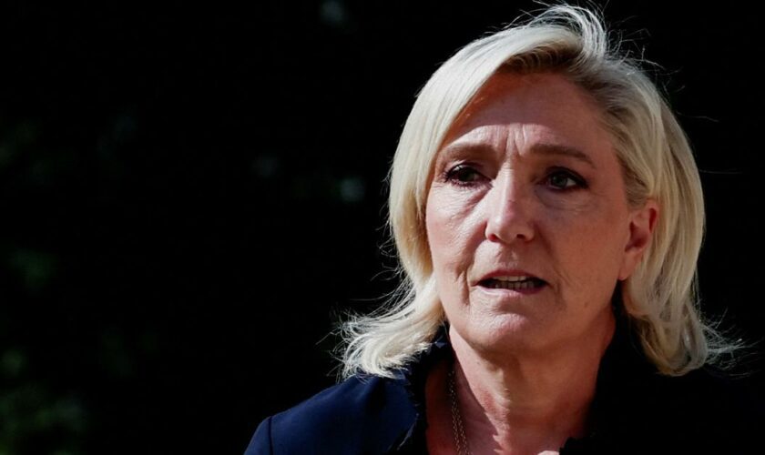 Gouvernement : Marine Le Pen fait planer la menace d’une censure si Éric Dupond-Moretti ou Xavier Bertrand étaient nommés