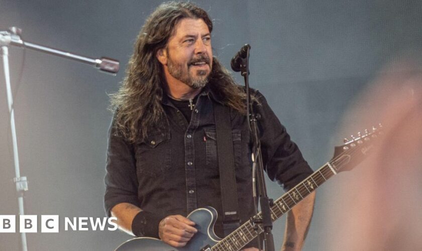 Grohl admits fathering child outside of marriage