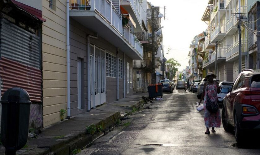 Guadeloupe: extension du couvre-feu pour les mineurs en réponse à des violences urbaines