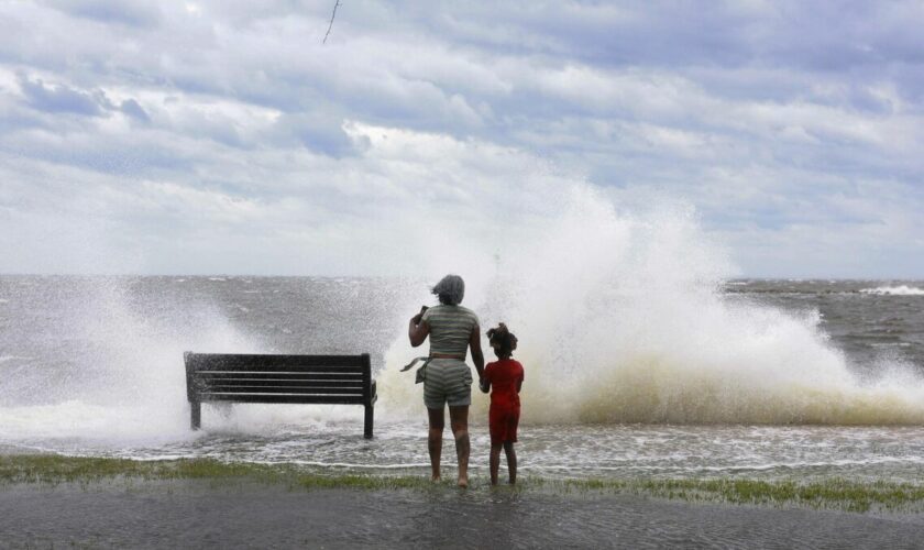 « Il va y avoir beaucoup de débris » : l’ouragan Hélène se renforce en catégorie 3 avant de toucher terre en Floride