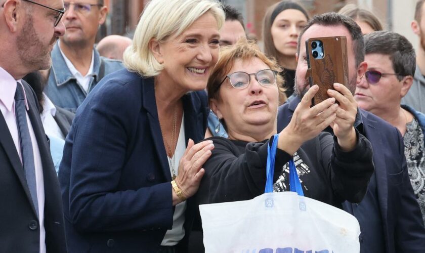 «Je ne suis pas DRH d'Emmanuel Macron» : Marine Le Pen dément avoir participé activement à la nomination de Michel Barnier