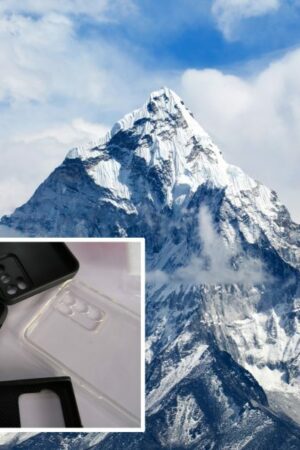 “Kaizen” – Un escalier fait en coques RhinoShield retrouvé sur le flanc de l’Everest