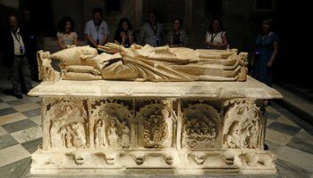 La Catedral de Sevilla amplía sus visitas culturales 'De profundis' y abre nuevas fechas