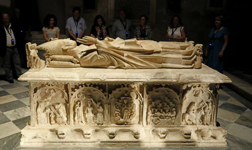 La Catedral de Sevilla amplía sus visitas culturales 'De profundis' y abre nuevas fechas