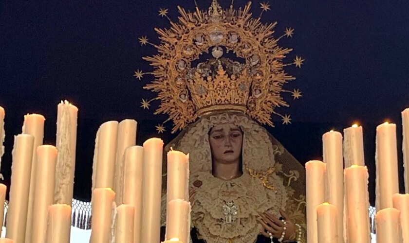 La Virgen del Mayor Dolor y Traspaso de Dos Hermanas tuvo un gran poder de convocatoria en su salida extraordinaria