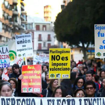 La «aplicación lenta» de la inmersión lingüística en catalán a los castellanohablantes en Alicante