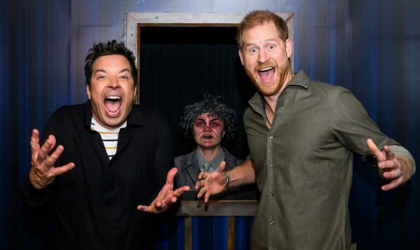 Le prince Harry et Jimmy Fallon visitent une maison hantée… et sont terrifiés