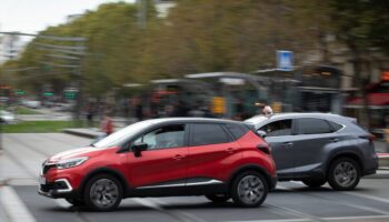 Le triplement du tarif de stationnement des SUV à Paris légèrement assoupli pour les hybrides