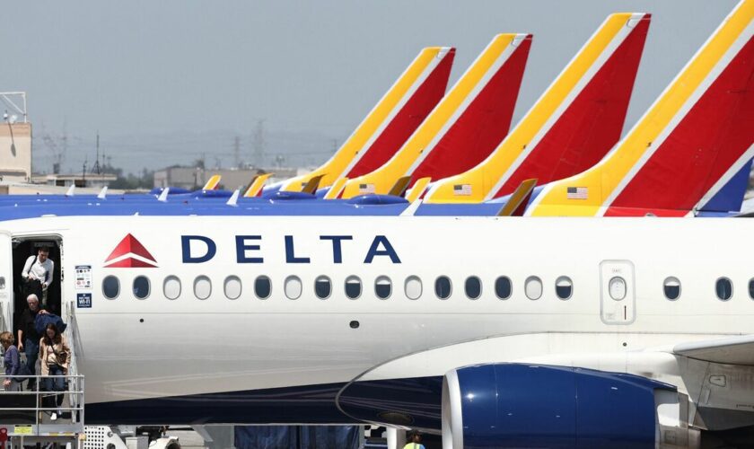 Les passagers d’un avion oreilles et nez en sang à cause d’un problème de pressurisation, un vol Delta Airlines frôle le drame