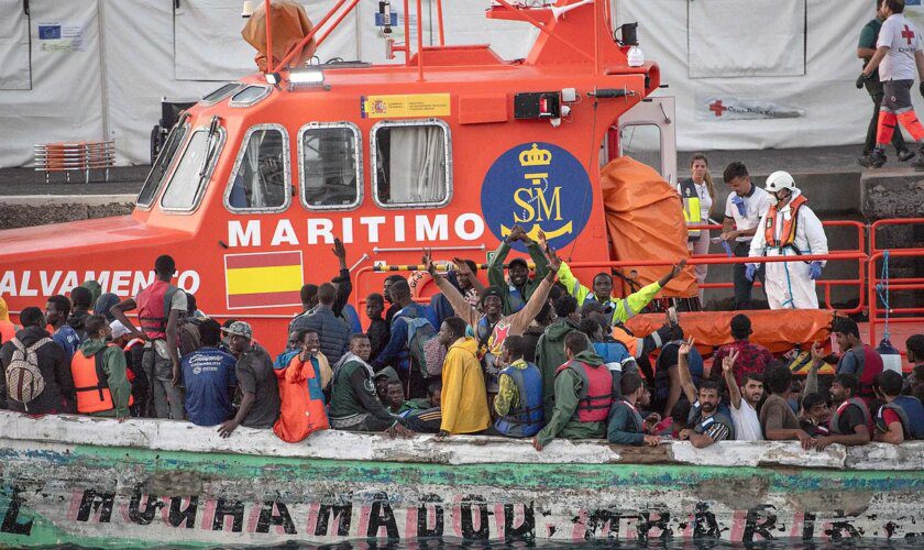 Llegan 39 menores en cayuco a El Hierro, los primeros desde la advertencia de Clavijo