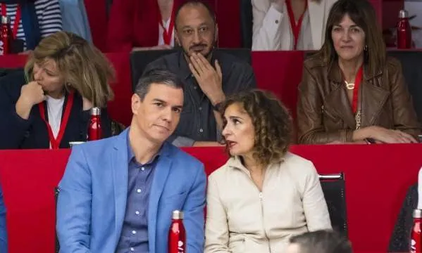 Los 40 días que quebraron al PSOE: Sánchez se encara al fin con sus críticos