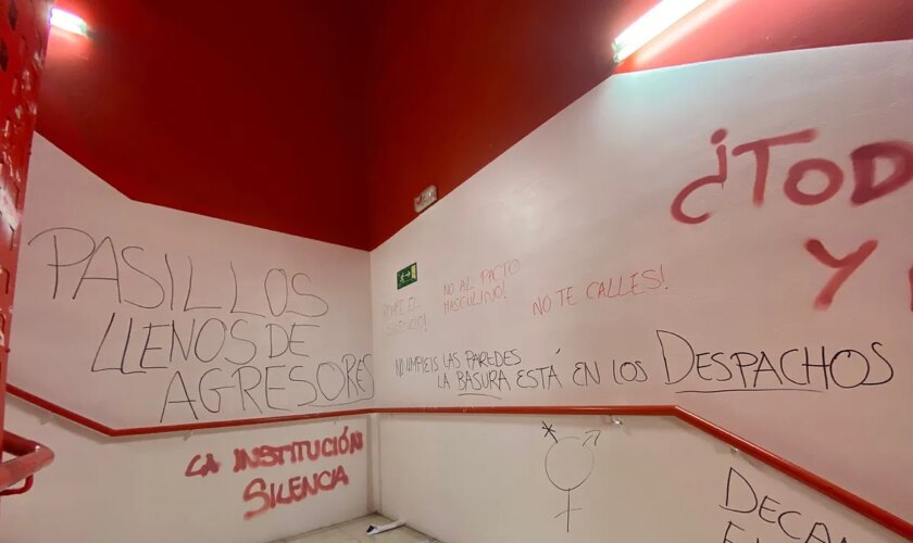 Medio centenar de radicales llama "fascista", amenazan y retienen a un profesor durante dos horas en un aula de la UPV