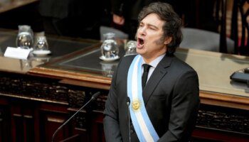 Milei presenta al Congreso un "cepo al Estado" con el que busca "cambiar para siempre" la historia argentina