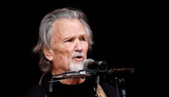 Muere a los 88 años Kris Kristofferson, actor de 'Ha nacido una estrella' y 'Blade' e icono del country estadounidense