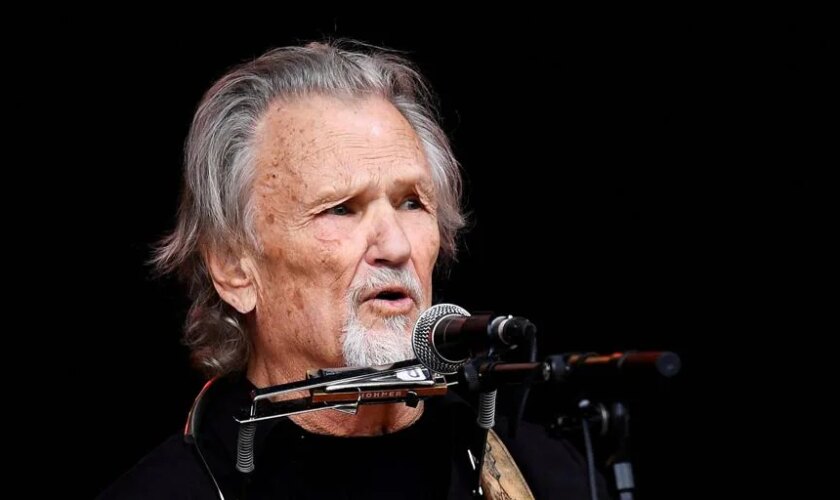 Muere a los 88 años Kris Kristofferson, actor de 'Ha nacido una estrella' y 'Blade' e icono del country estadounidense